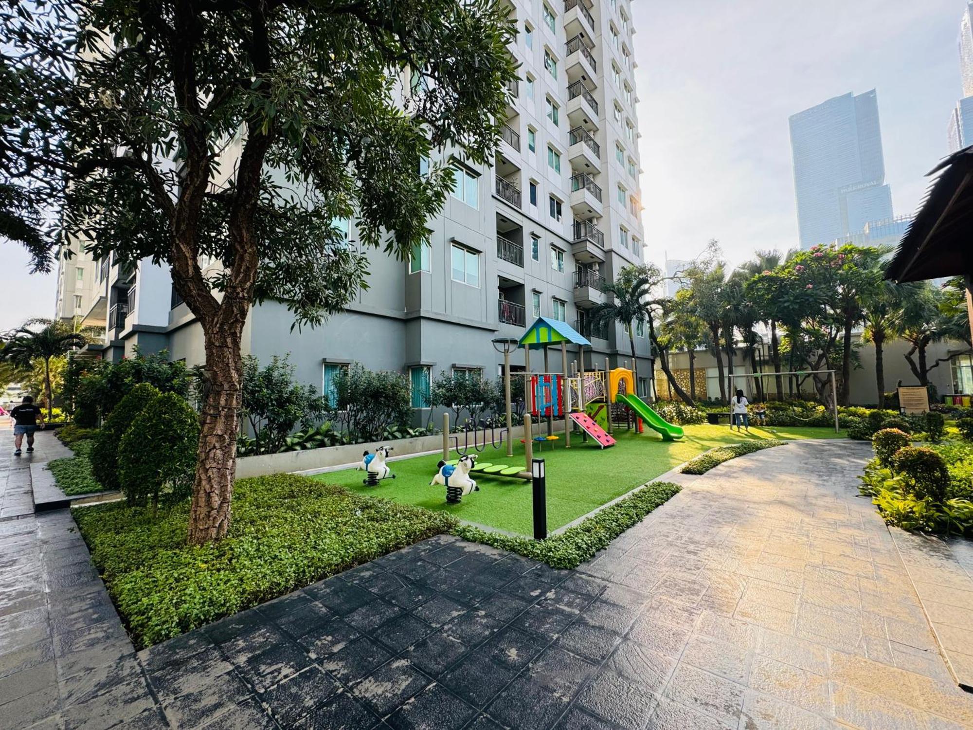 Stunning Comfy High Floor At The Heart Of *