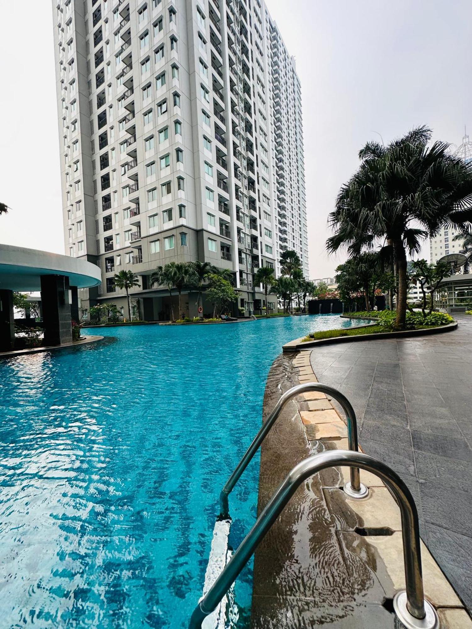 Stunning Comfy High Floor At The Heart Of * Jakarta