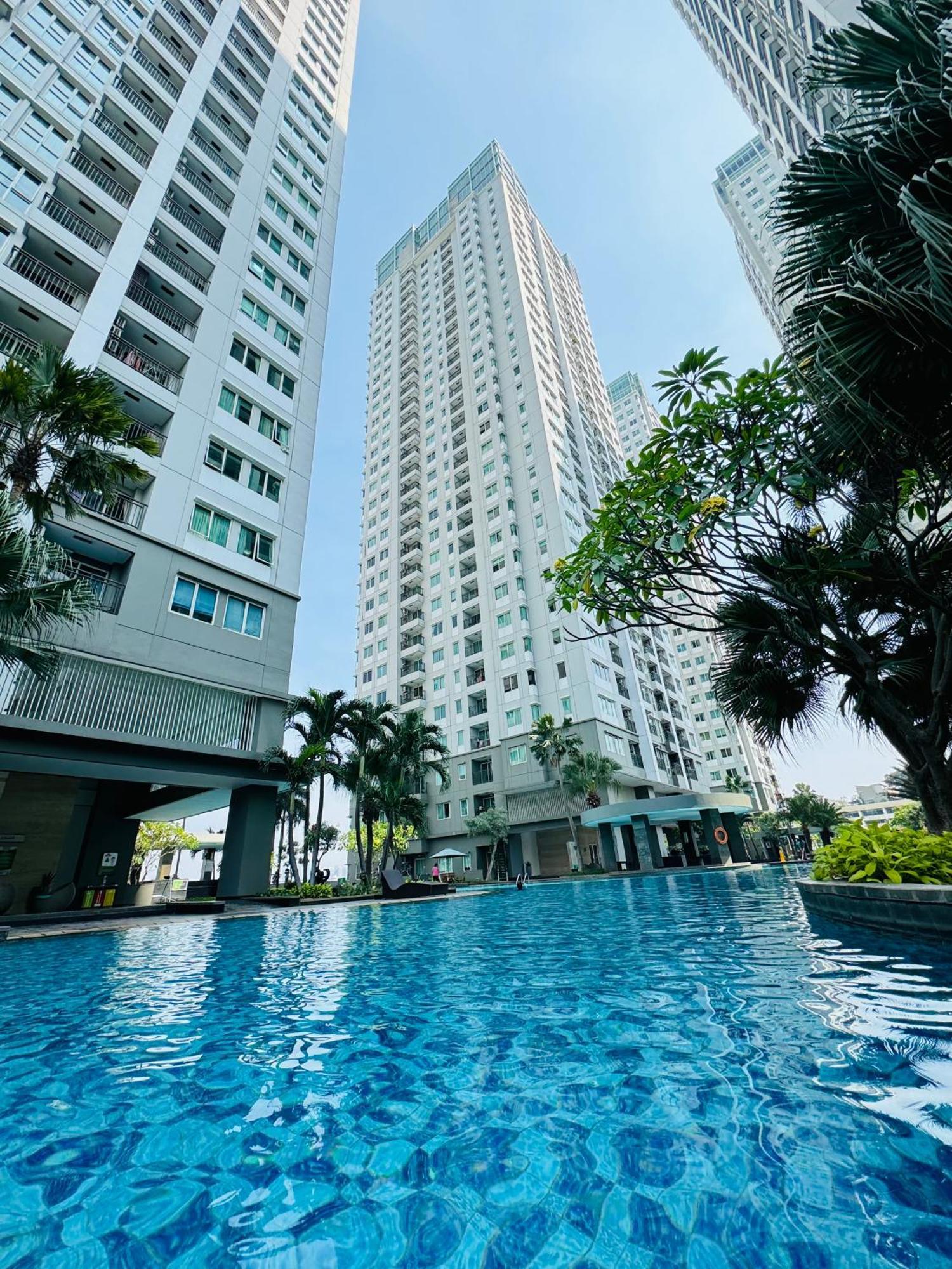 Stunning Comfy High Floor At The Heart Of